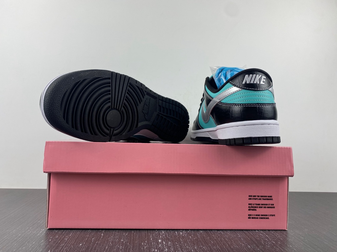 Nike SB x D1am0nd Dunk T*f*ny 304292-402